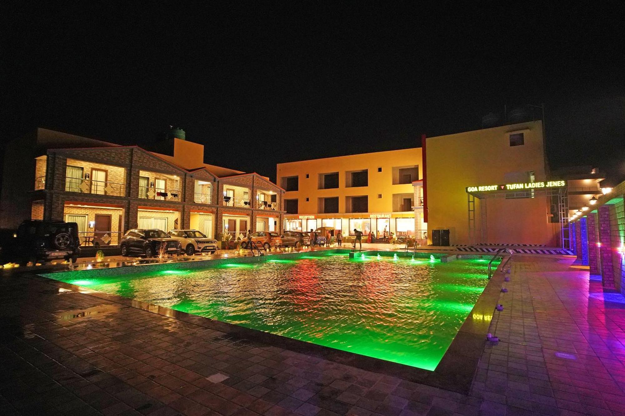 Goa Beach Resort On Beach Mandarmani Buitenkant foto