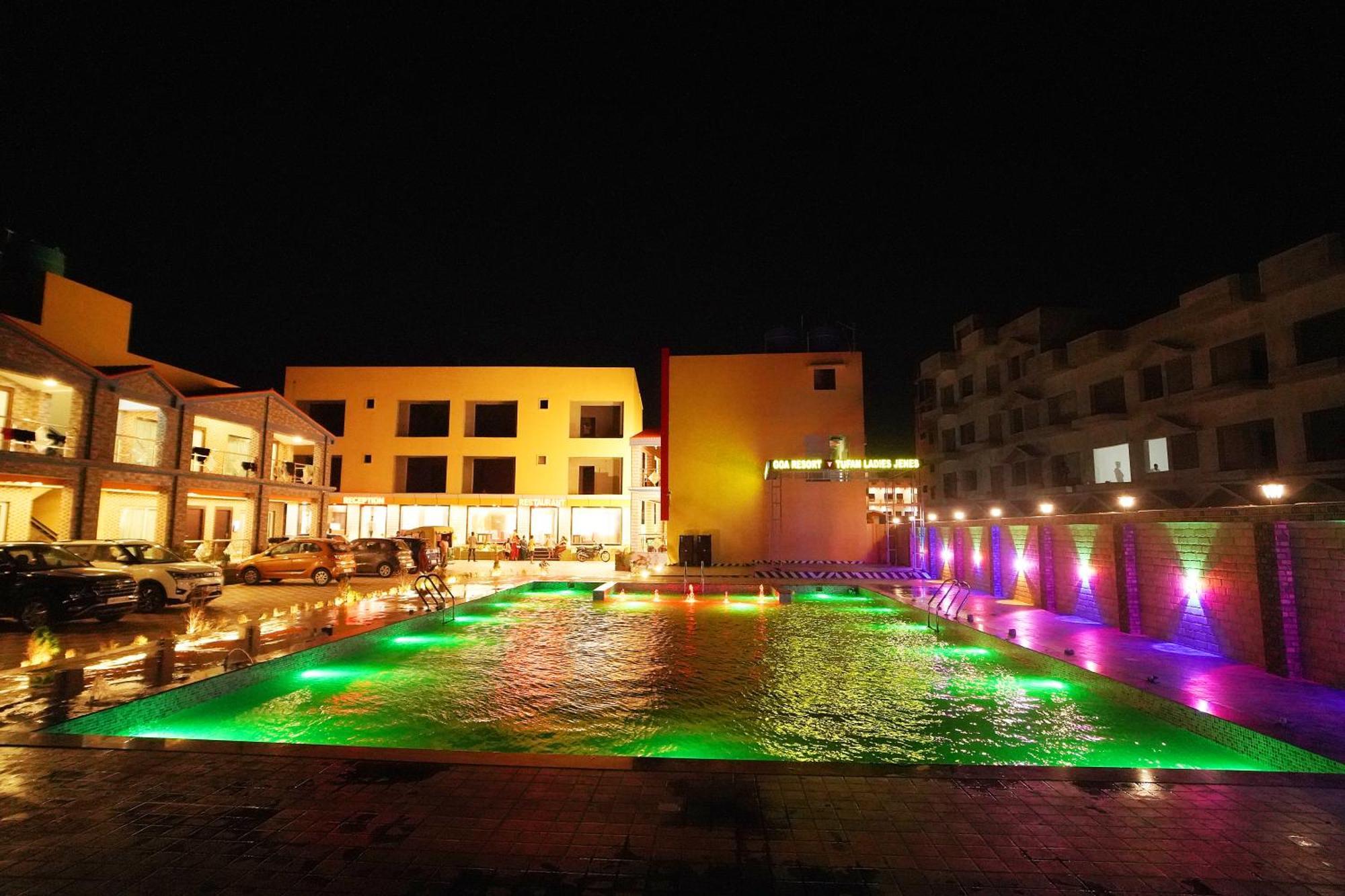 Goa Beach Resort On Beach Mandarmani Buitenkant foto