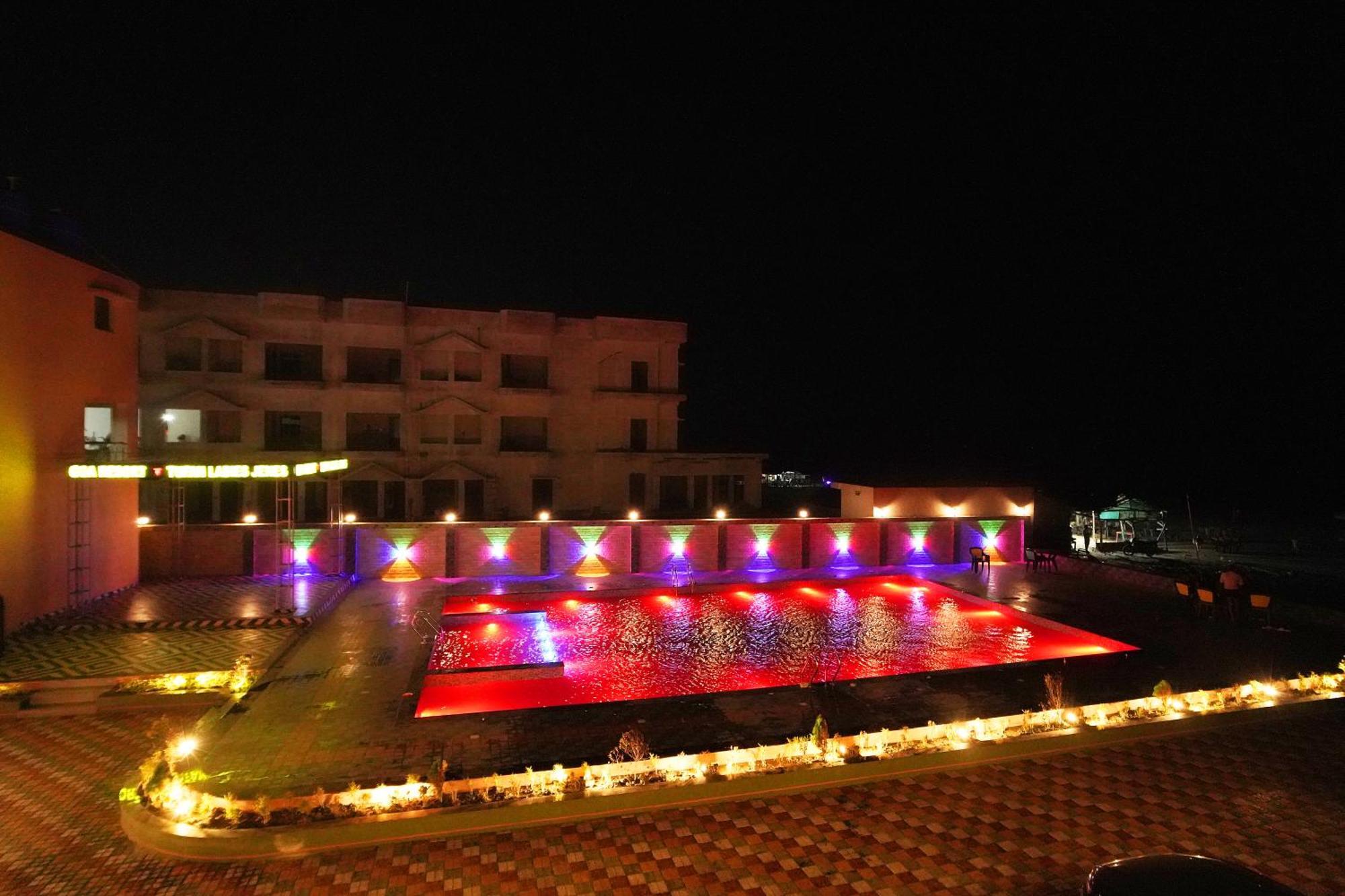 Goa Beach Resort On Beach Mandarmani Buitenkant foto