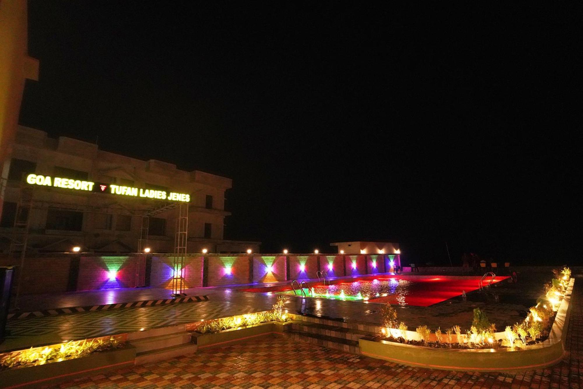 Goa Beach Resort On Beach Mandarmani Buitenkant foto
