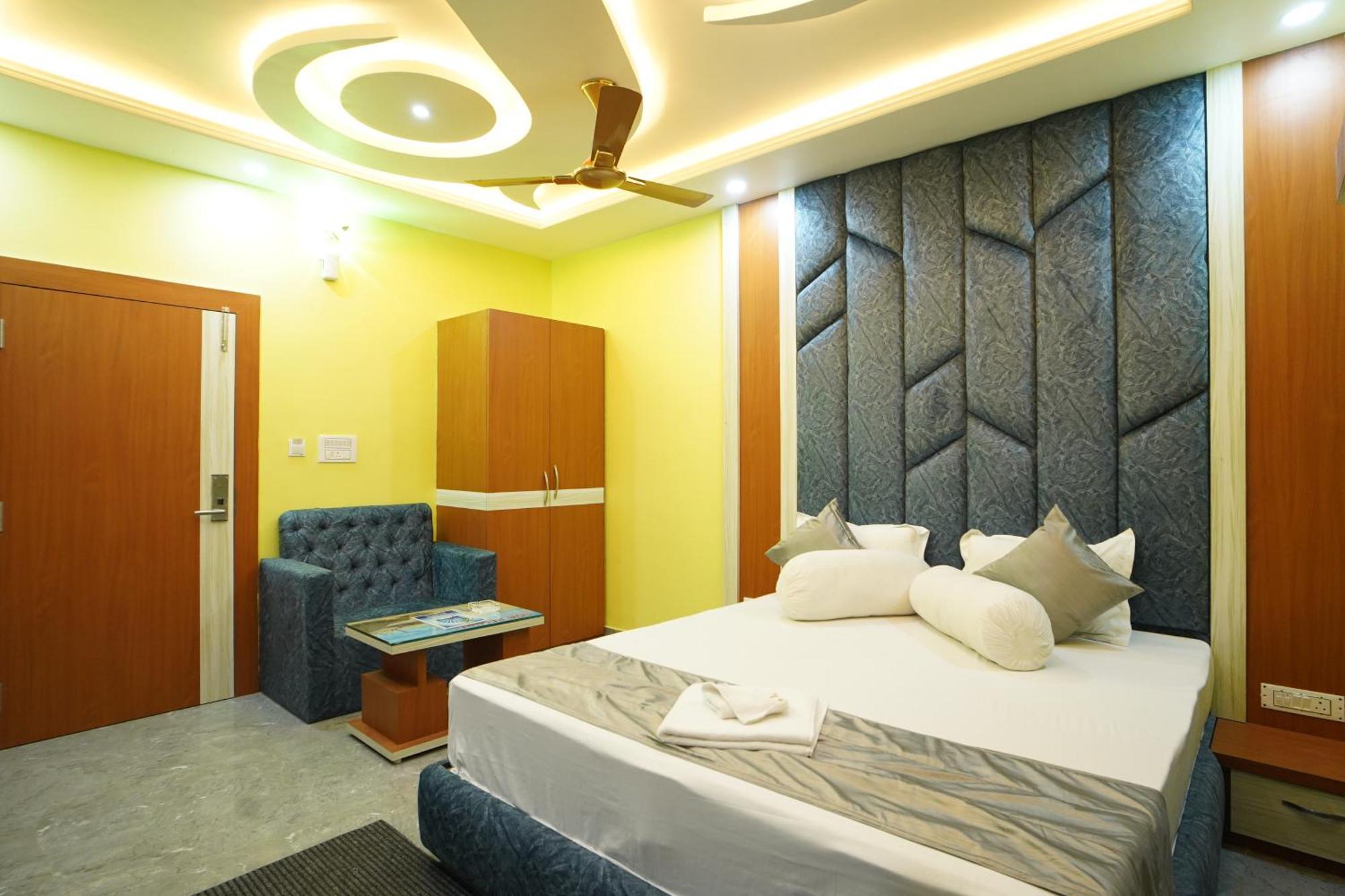 Goa Beach Resort On Beach Mandarmani Buitenkant foto