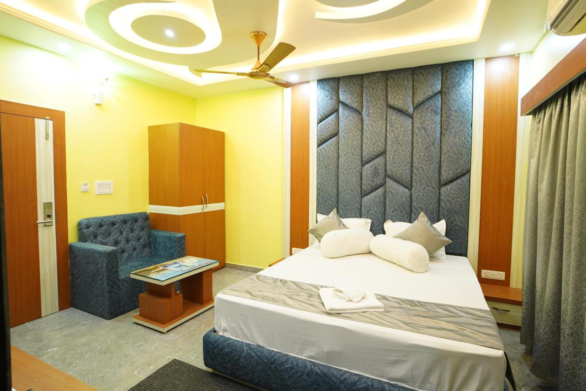 Goa Beach Resort On Beach Mandarmani Buitenkant foto