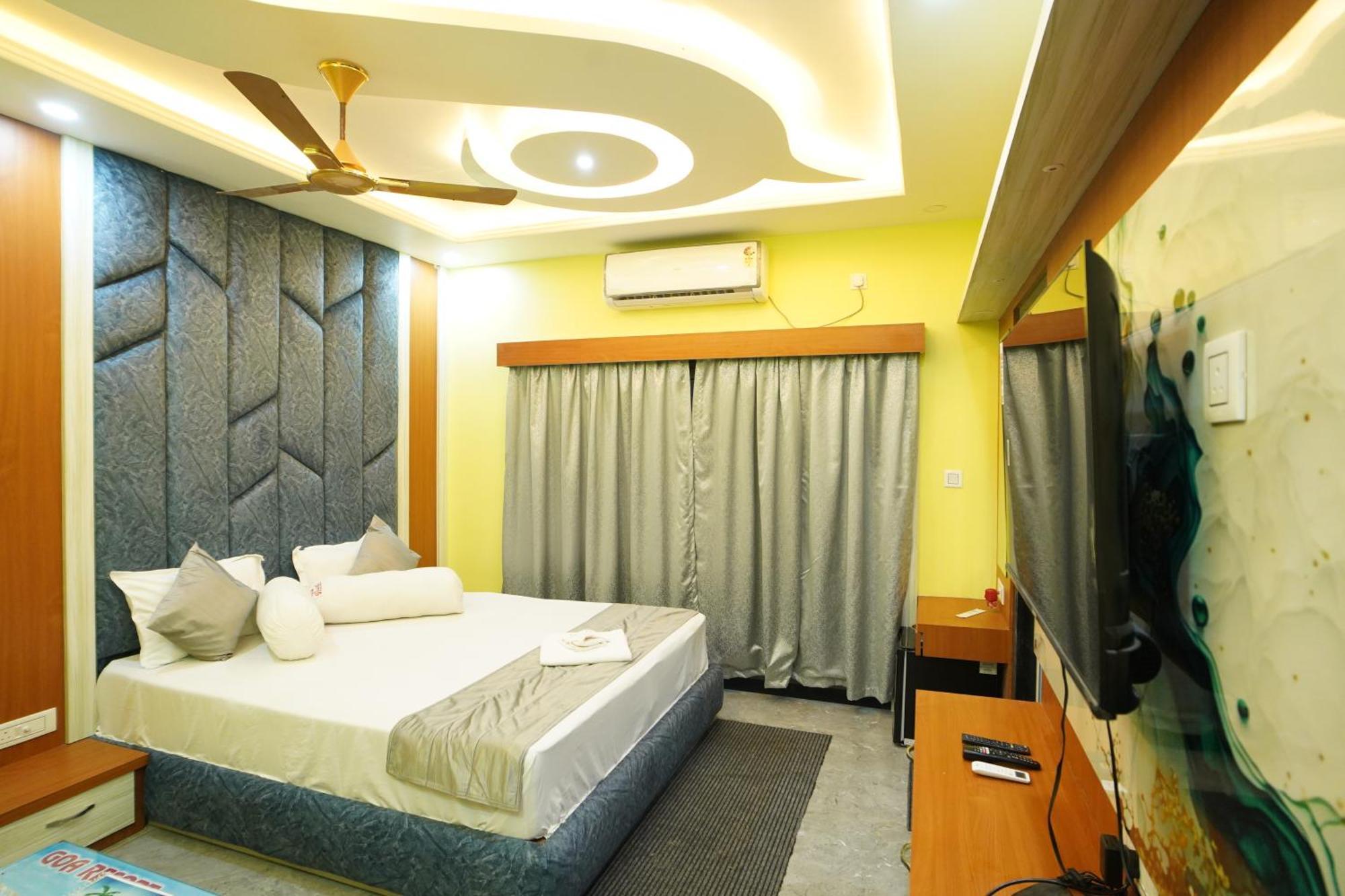 Goa Beach Resort On Beach Mandarmani Buitenkant foto
